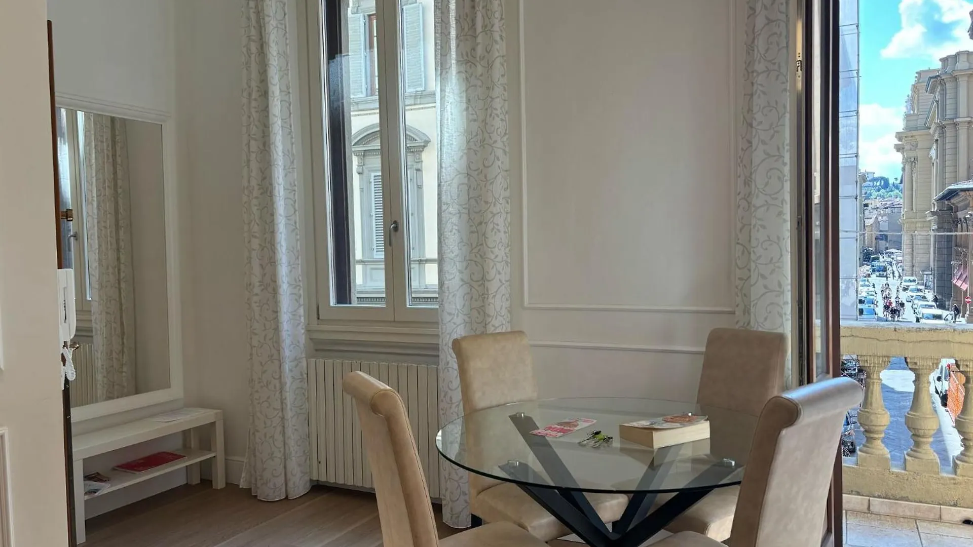 Charm Florence Apartment 0*,  איטליה
